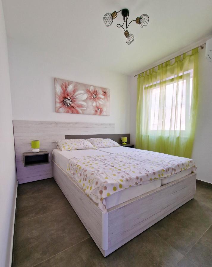 Villa Poseidon Novalja Bagian luar foto