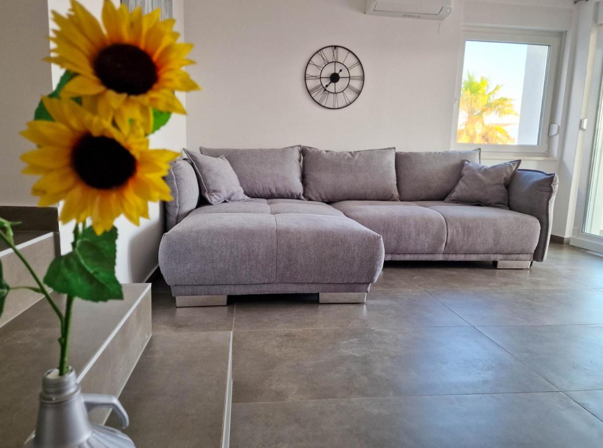 Villa Poseidon Novalja Bagian luar foto