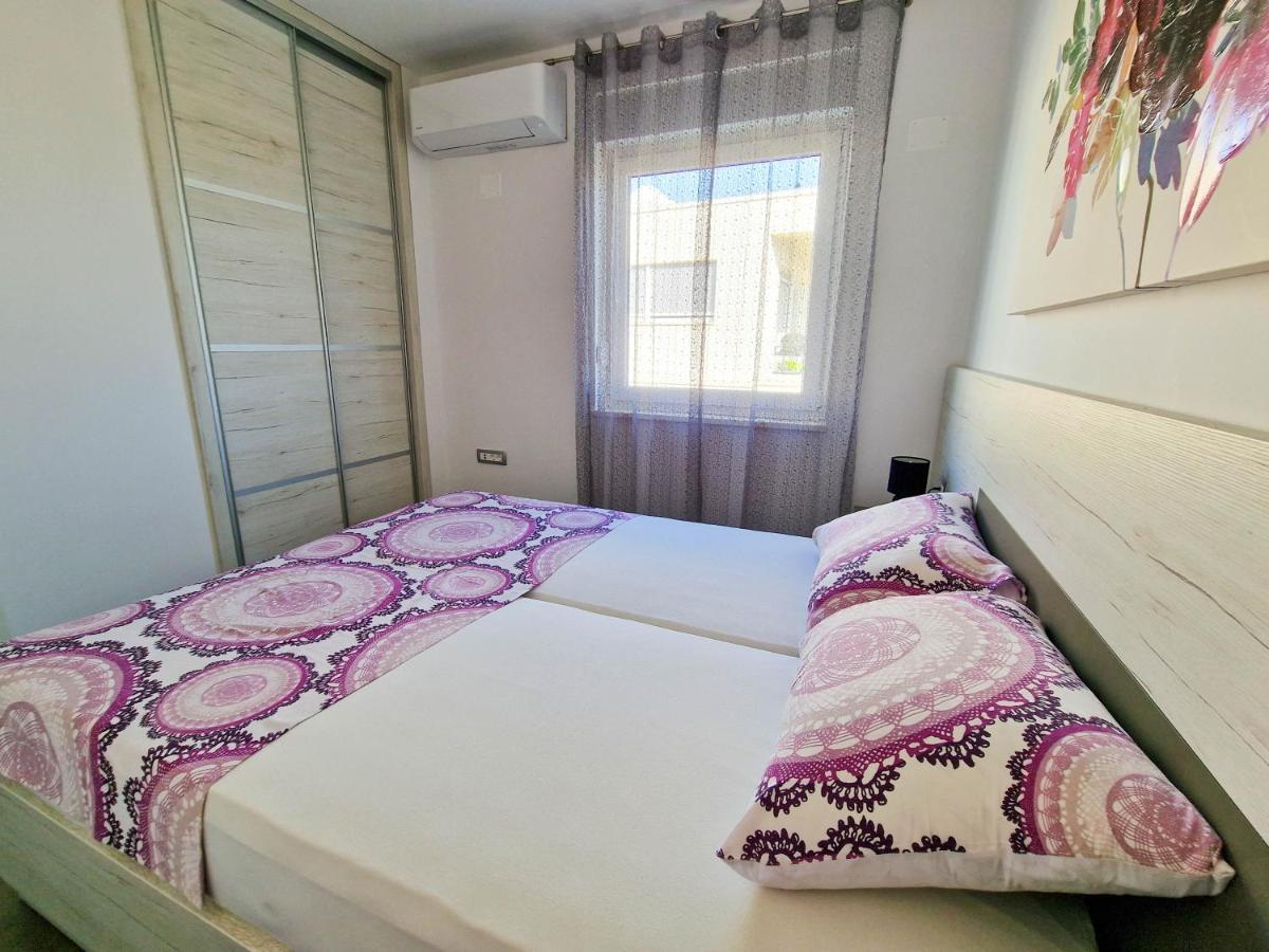 Villa Poseidon Novalja Bagian luar foto