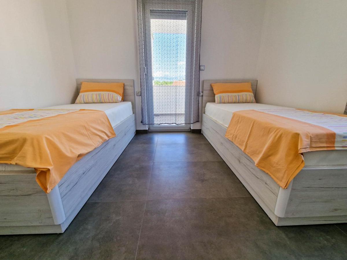 Villa Poseidon Novalja Bagian luar foto
