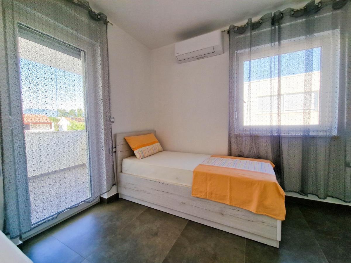 Villa Poseidon Novalja Bagian luar foto