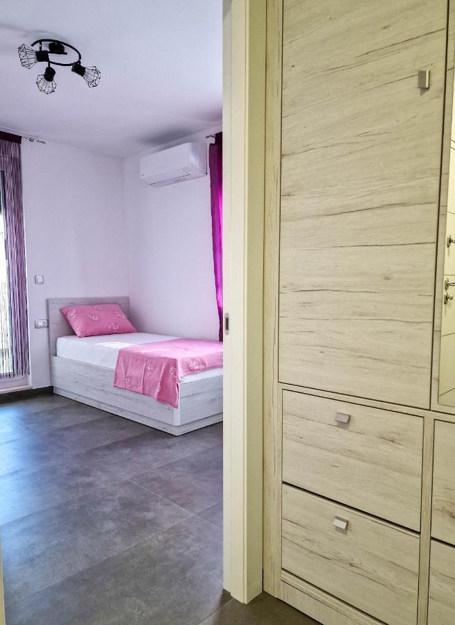 Villa Poseidon Novalja Bagian luar foto